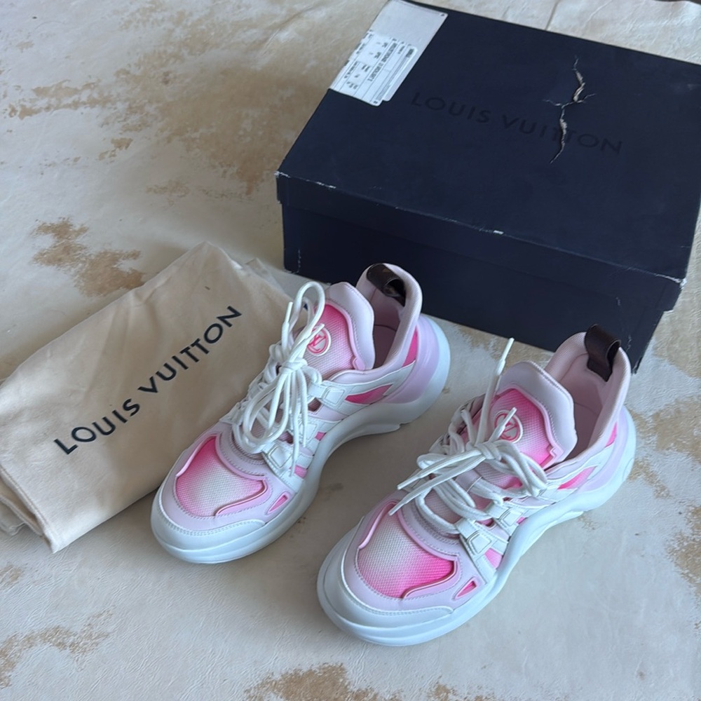 Brand new size 40 arch light Louis Vuitton pink sneakers